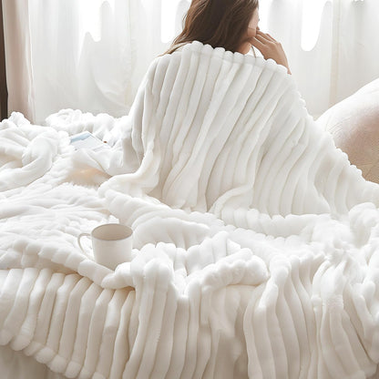 Super Cozy White Throw Blanket - Perfect Plush Fleece for Couch & Bed, Ideal Gift for Women & Moms - Lightweight, Stylish & Warm