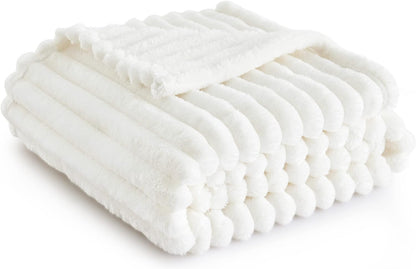 Super Cozy White Throw Blanket - Perfect Plush Fleece for Couch & Bed, Ideal Gift for Women & Moms - Lightweight, Stylish & Warm