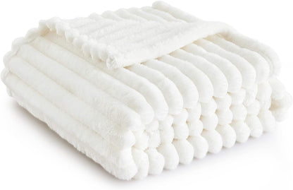 Super Cozy White Throw Blanket - Perfect Plush Fleece for Couch & Bed, Ideal Gift for Women & Moms - Lightweight, Stylish & Warm