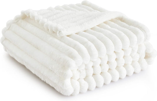 Super Cozy White Throw Blanket - Perfect Plush Fleece for Couch & Bed, Ideal Gift for Women & Moms - Lightweight, Stylish & Warm