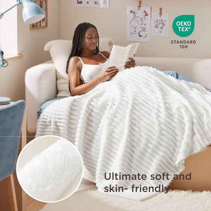 Super Cozy White Throw Blanket - Perfect Plush Fleece for Couch & Bed, Ideal Gift for Women & Moms - Lightweight, Stylish & Warm
